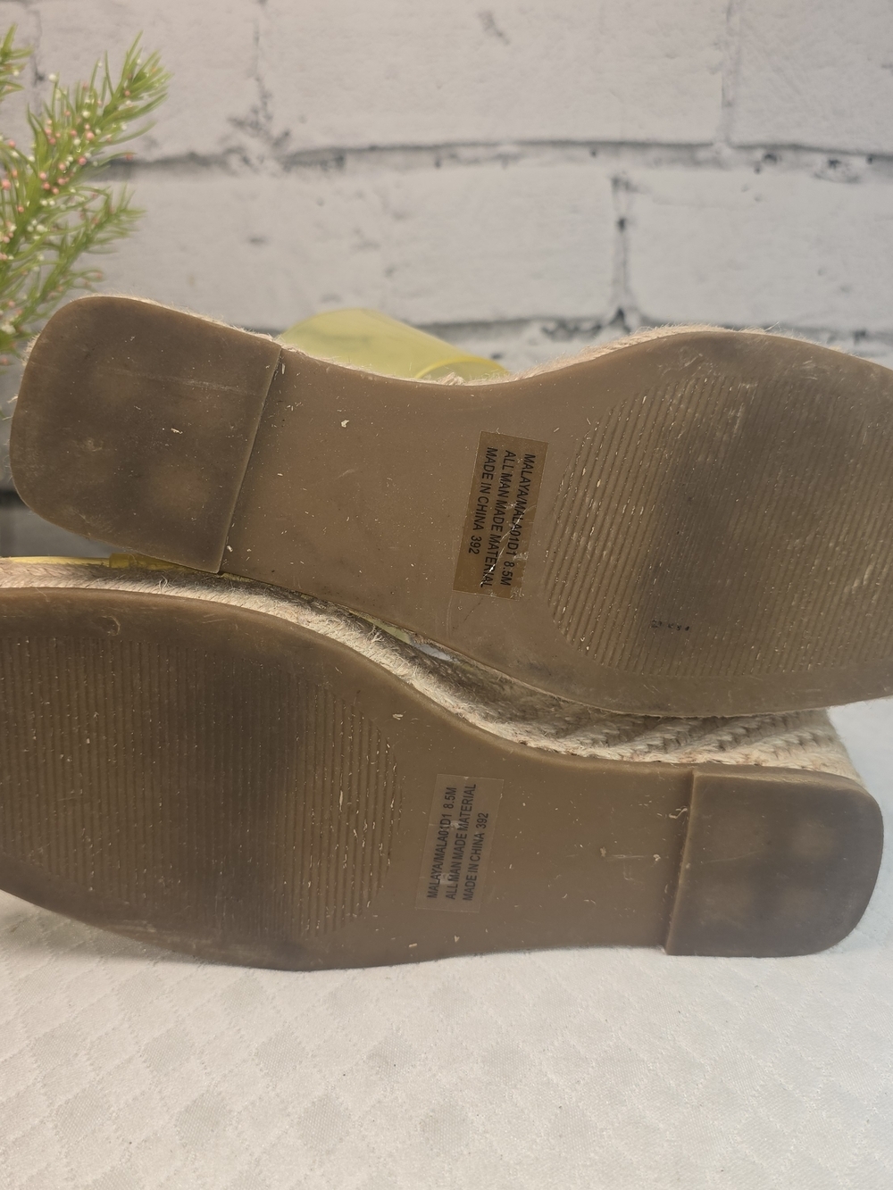 TEVEN NEW YORK MALAYA SANDALS Y2K YELLOW ESPRADILE WEDGE LUCITE STRAPS 8.5 - Picture 9 of 10